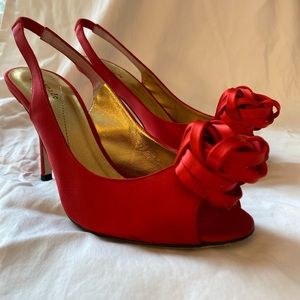 Satin heeled shoe